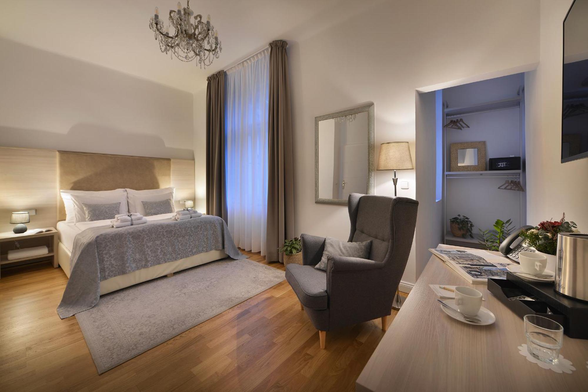 Aparthotel Old Town By Little King 3*